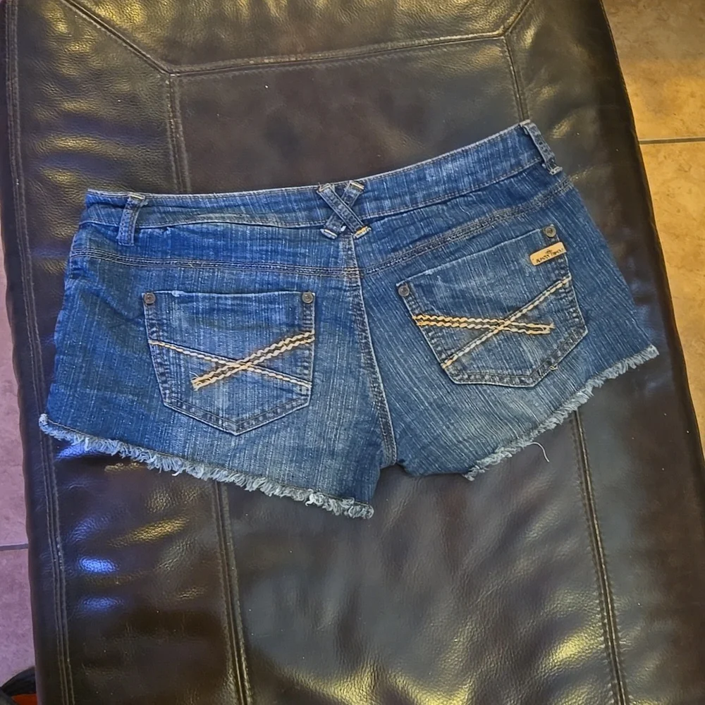 Almost Famous jeans shorts - Picture 5 of 6